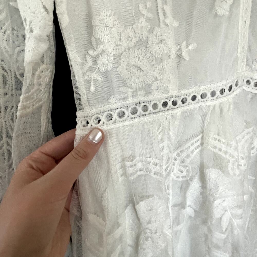 Elegant White Embroidered Maxi Dress with V-Neck - Picture 5 of 11